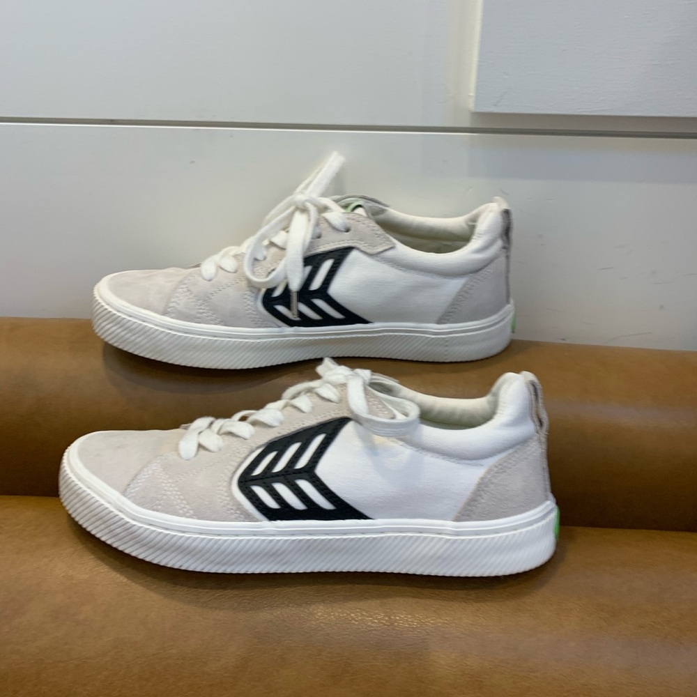 Cariama White Tennis Shoes Size 8